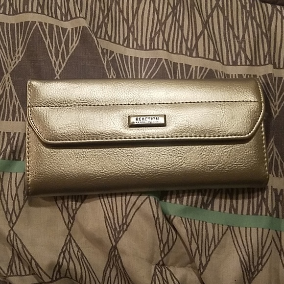 Silver Kenneth Cole wallet - Picture 1 of 3